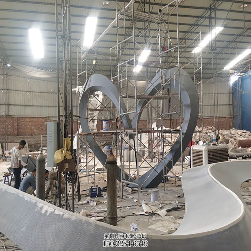 金屬love雕塑承接，陸地擺件，燈光love雕塑制造商