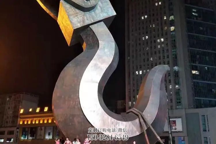 秤鉤雕塑，小區(qū)地產(chǎn)標(biāo)識雕塑，不銹鋼美陳景觀雕塑