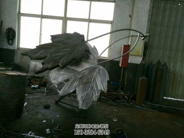楓葉雕塑承接，景區(qū)案例，不銹鋼楓葉雕塑定制廠家