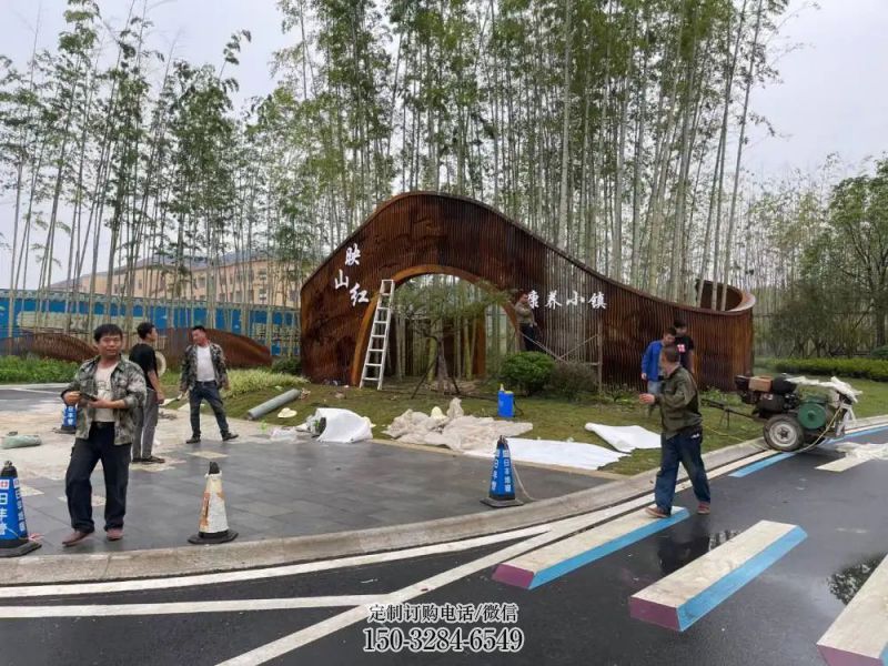 耐候鋼大門(mén)雕塑，公園美陳雕塑，防銹工藝制作